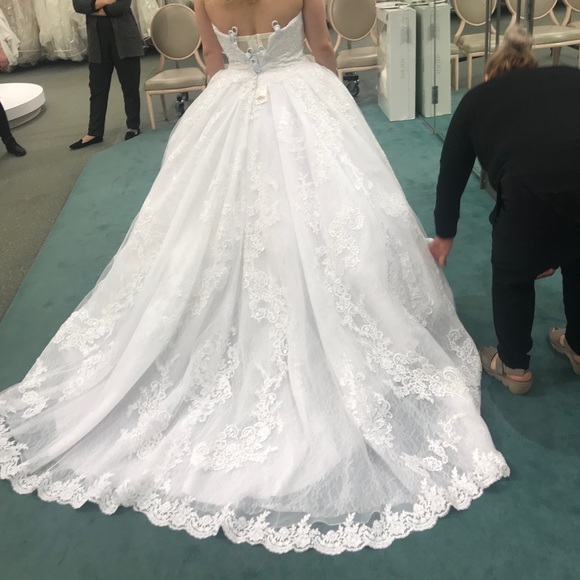 NEED GONE! PLEASE READ DESCRIPTION Oleg Cassini lace strapless wedding dress - Picture 2 of 6